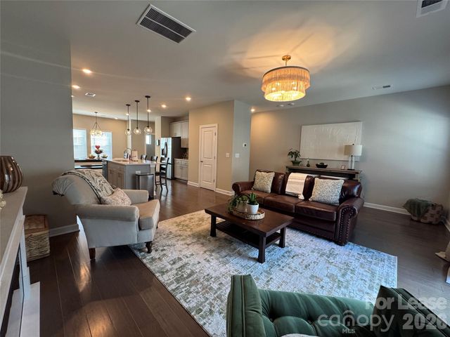 3738 Memorial Parkway, Charlotte, NC 28217