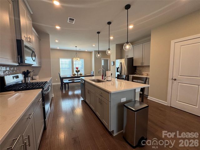 3738 Memorial Parkway, Charlotte, NC 28217