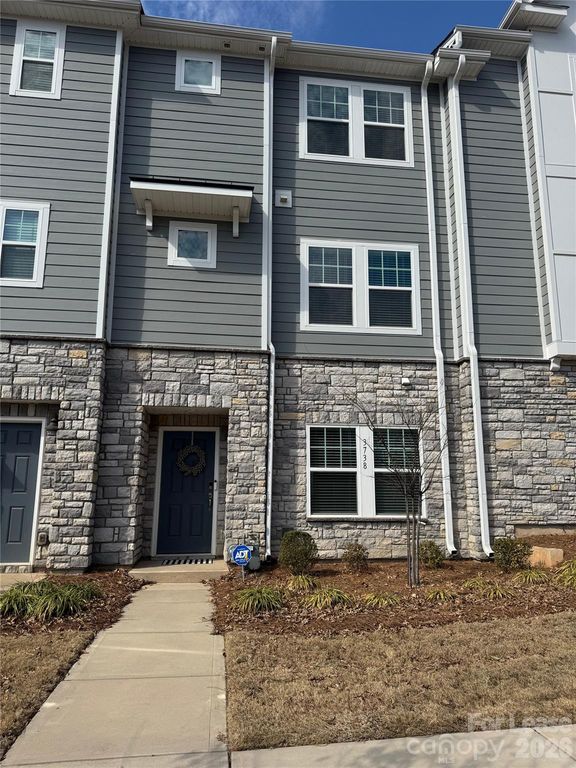 3738 Memorial Parkway, Charlotte, NC 28217
