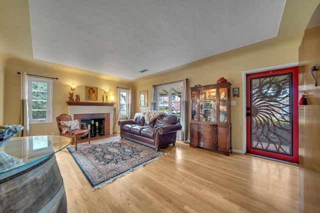 322 N Santa Ana Ave, Modesto, CA 95354