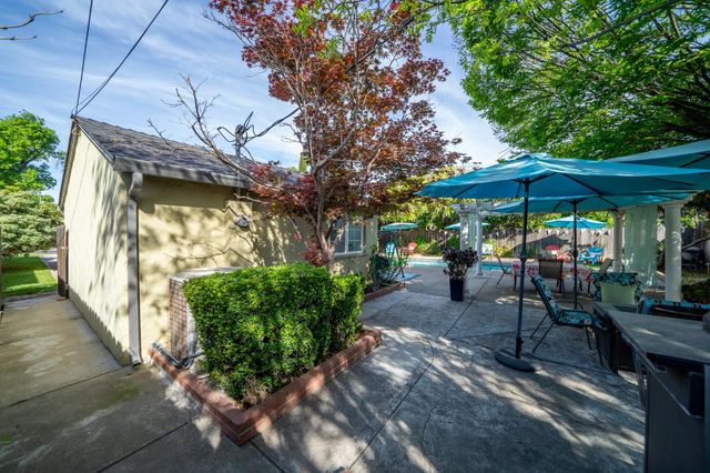 322 N Santa Ana Ave, Modesto, CA 95354