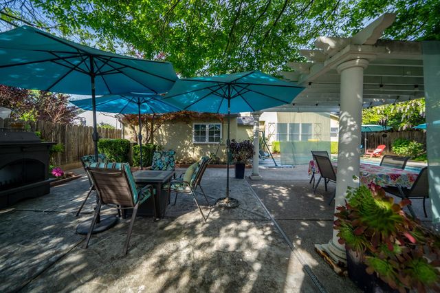 322 N Santa Ana Ave, Modesto, CA 95354