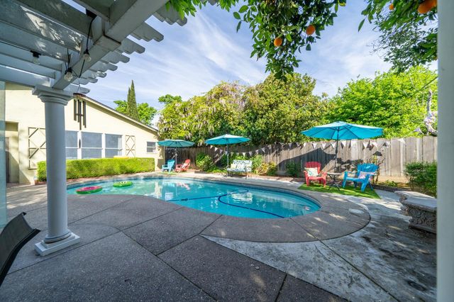 322 N Santa Ana Ave, Modesto, CA 95354