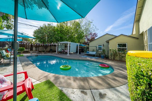 322 N Santa Ana Ave, Modesto, CA 95354