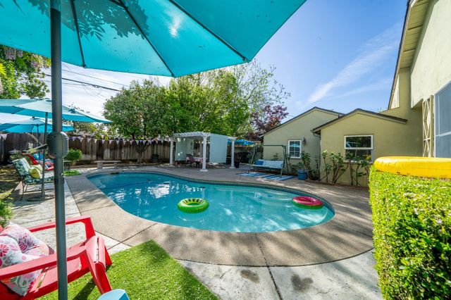 322 N Santa Ana Ave, Modesto, CA 95354