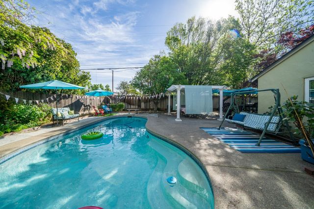 322 N Santa Ana Ave, Modesto, CA 95354