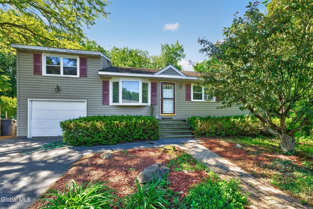 9 Chesebro Drive, Colonie, NY 12309