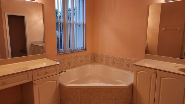 10530 Galleria Street, Wellington, FL 33414