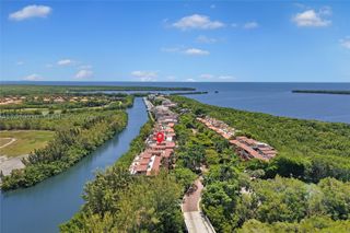 6226 Paradise Point Dr, Palmetto Bay, FL 33157