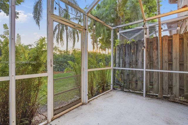 2066 Madeira Dr 2066, Weston, FL 33327