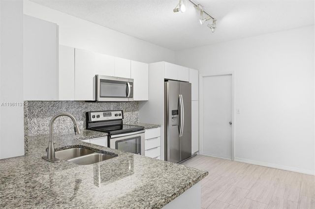 2066 Madeira Dr 2066, Weston, FL 33327