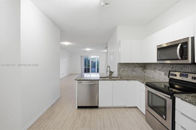 2066 Madeira Dr 2066, Weston, FL 33327