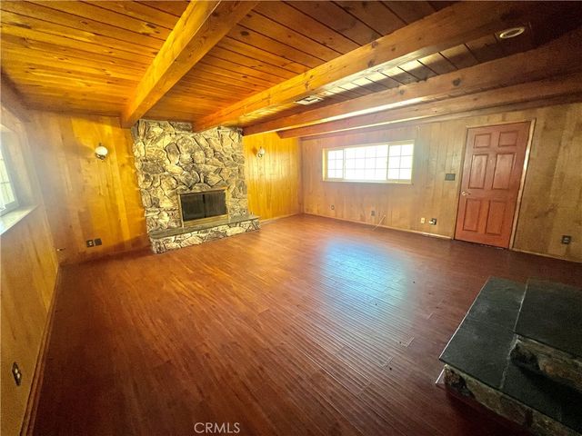 16527 Superior, Northridge, CA 91343