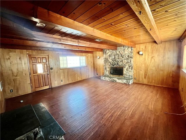 16527 Superior, Northridge, CA 91343