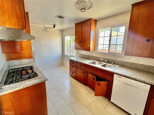 16527 Superior, Northridge, CA 91343