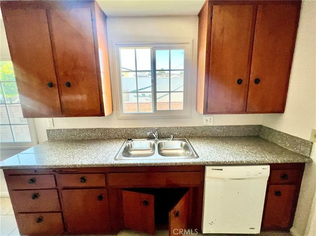 16527 Superior, Northridge, CA 91343