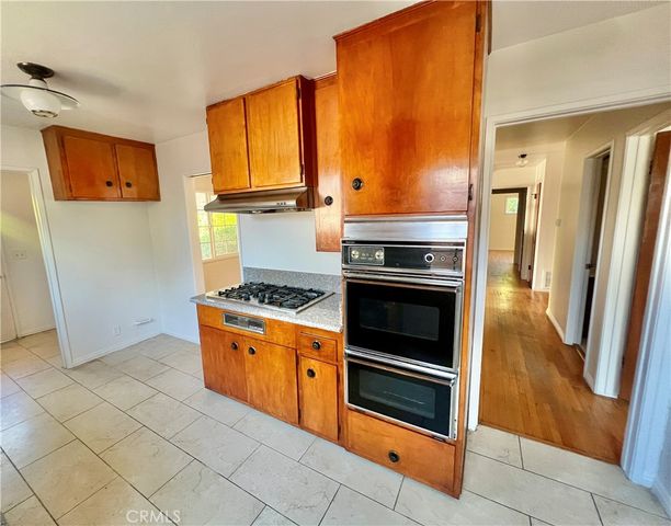 16527 Superior, Northridge, CA 91343