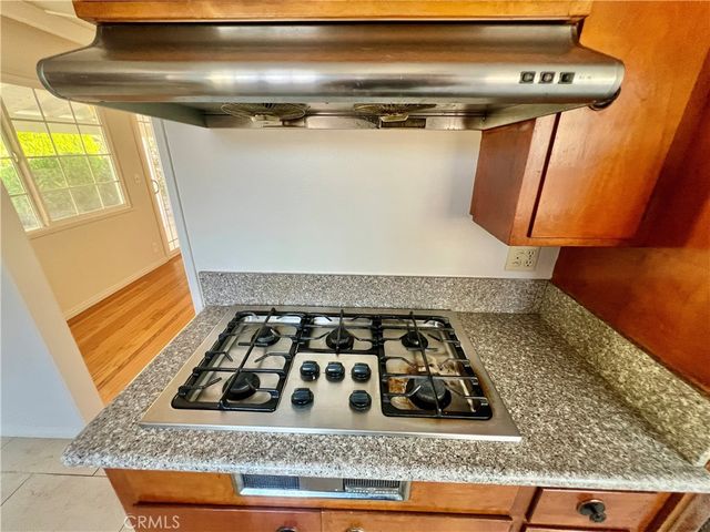 16527 Superior, Northridge, CA 91343