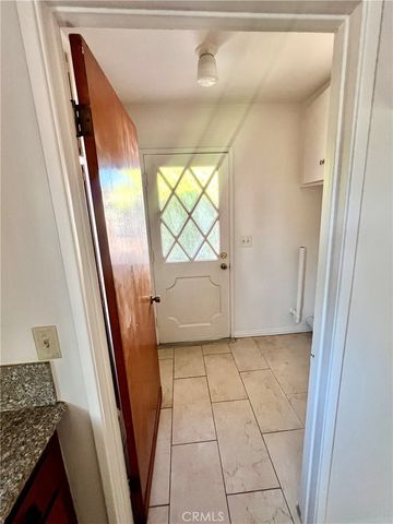 16527 Superior, Northridge, CA 91343