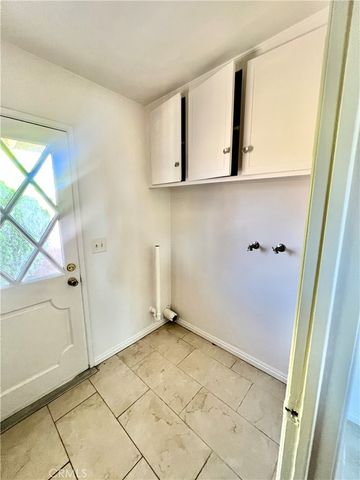 16527 Superior, Northridge, CA 91343