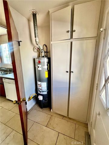 16527 Superior, Northridge, CA 91343