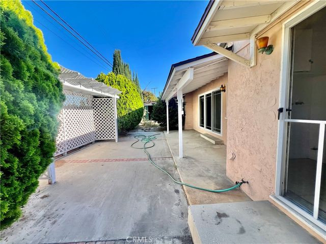 16527 Superior, Northridge, CA 91343