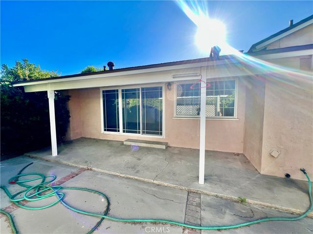 16527 Superior, Northridge, CA 91343