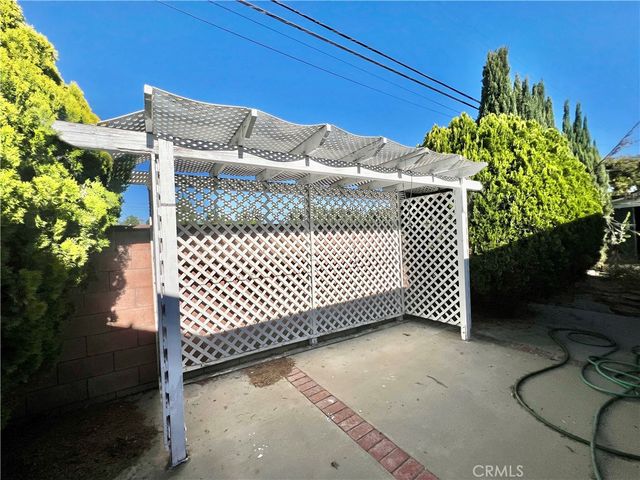 16527 Superior, Northridge, CA 91343