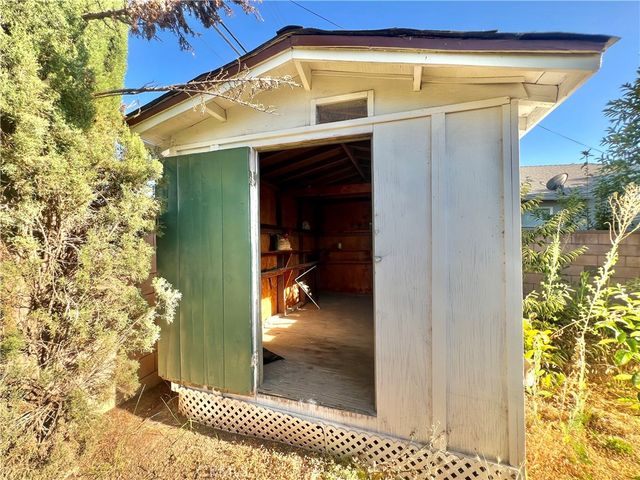 16527 Superior, Northridge, CA 91343