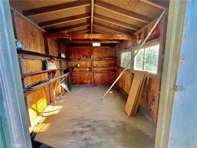 16527 Superior, Northridge, CA 91343