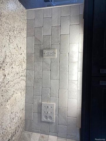 1395 Waverly Drive, White Lake, MI 48386