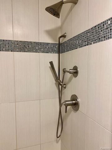 1395 Waverly Drive, White Lake, MI 48386