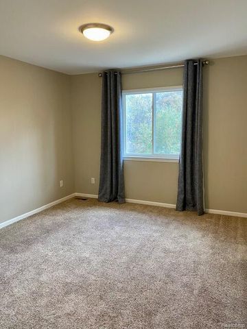 1395 Waverly Drive, White Lake, MI 48386