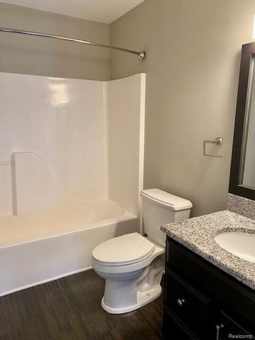 1395 Waverly Drive, White Lake, MI 48386