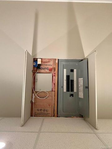 1395 Waverly Drive, White Lake, MI 48386