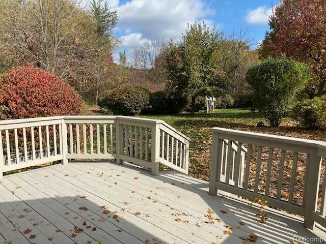 1395 Waverly Drive, White Lake, MI 48386