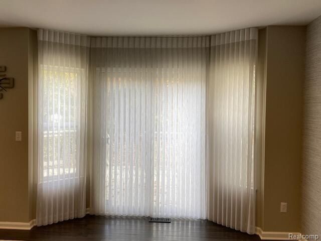 1395 Waverly Drive, White Lake, MI 48386