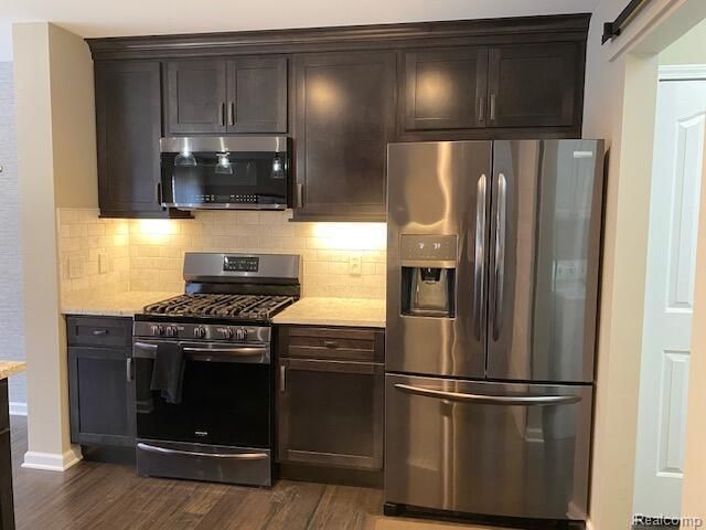 1395 Waverly Drive, White Lake, MI 48386