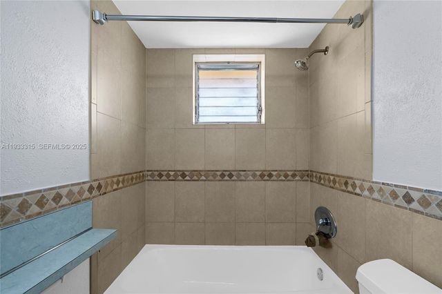 1300 NE 191st St A202, Miami, FL 33179