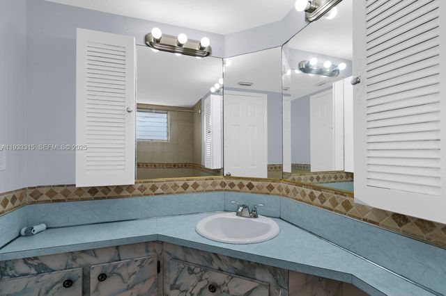 1300 NE 191st St A202, Miami, FL 33179