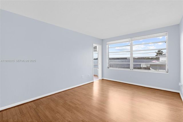 1300 NE 191st St A202, Miami, FL 33179