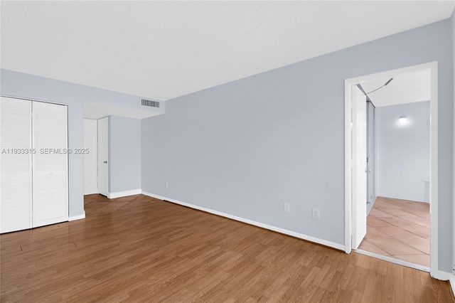 1300 NE 191st St A202, Miami, FL 33179