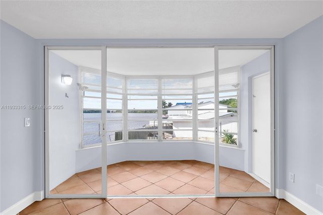 1300 NE 191st St A202, Miami, FL 33179