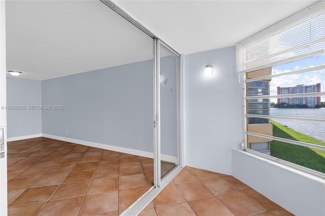 1300 NE 191st St A202, Miami, FL 33179