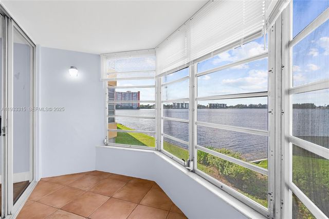 1300 NE 191st St A202, Miami, FL 33179