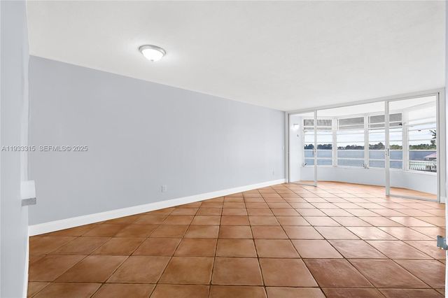 1300 NE 191st St A202, Miami, FL 33179