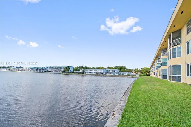 1300 NE 191st St A202, Miami, FL 33179