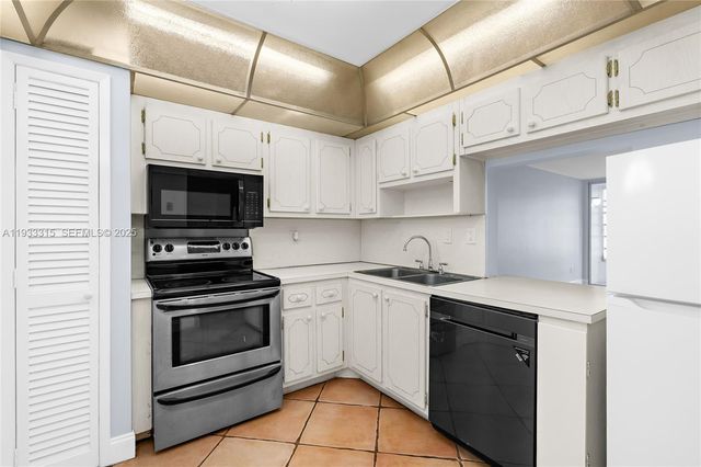 1300 NE 191st St A202, Miami, FL 33179