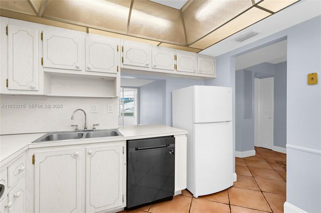 1300 NE 191st St A202, Miami, FL 33179