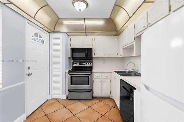 1300 NE 191st St A202, Miami, FL 33179